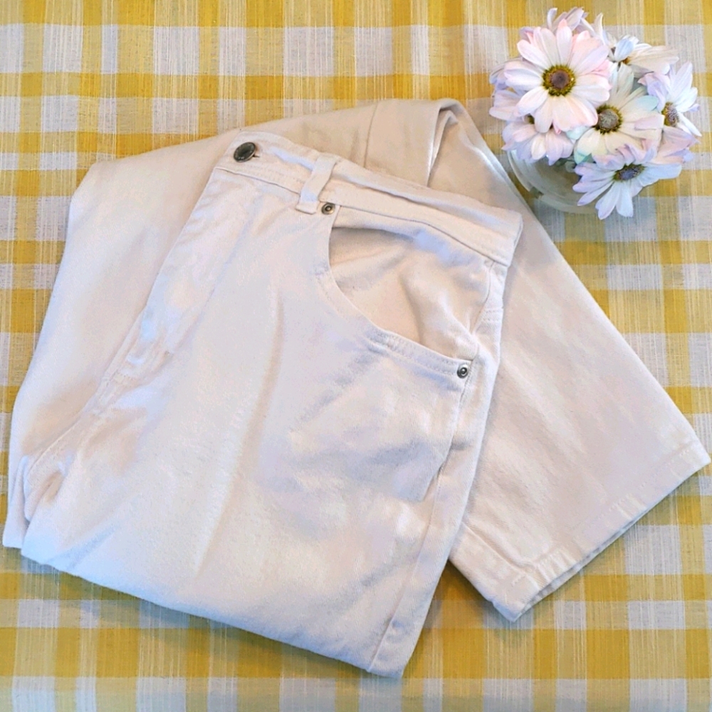 Gloria Vanderbilt white jeans